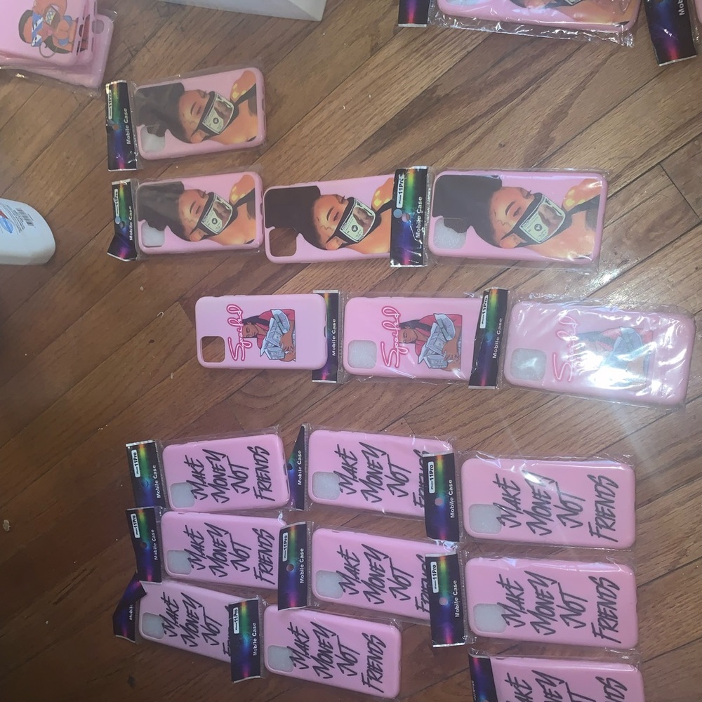 These are phone cases i sell for $5